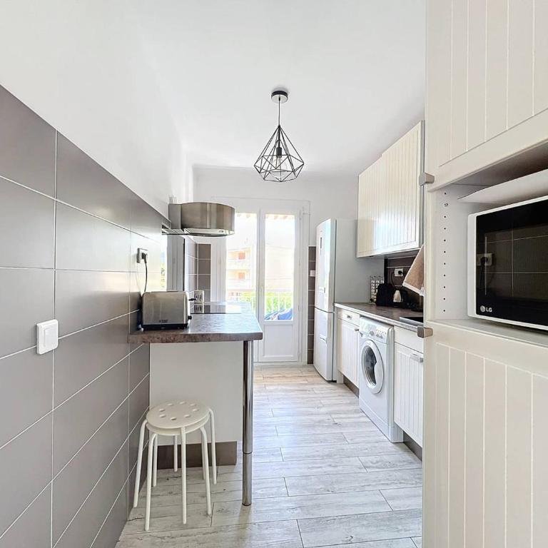 Lumineux T3 climatisé près de la plage des Lecques, avec double terrasse et parking. - FR-1-770-22 - Appartement - 7