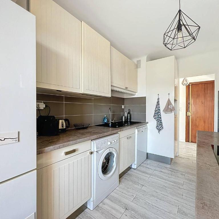 Lumineux T3 climatisé près de la plage des Lecques, avec double terrasse et parking. - FR-1-770-22 - Appartement - 9