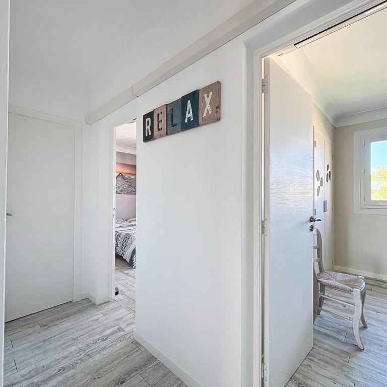 Lumineux T3 climatisé près de la plage des Lecques, avec double terrasse et parking. - FR-1-770-22 - Appartement - 10