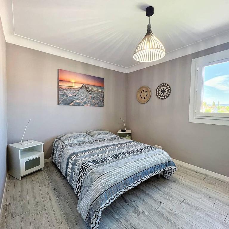 Lumineux T3 climatisé près de la plage des Lecques, avec double terrasse et parking. - FR-1-770-22 - Appartement - 14