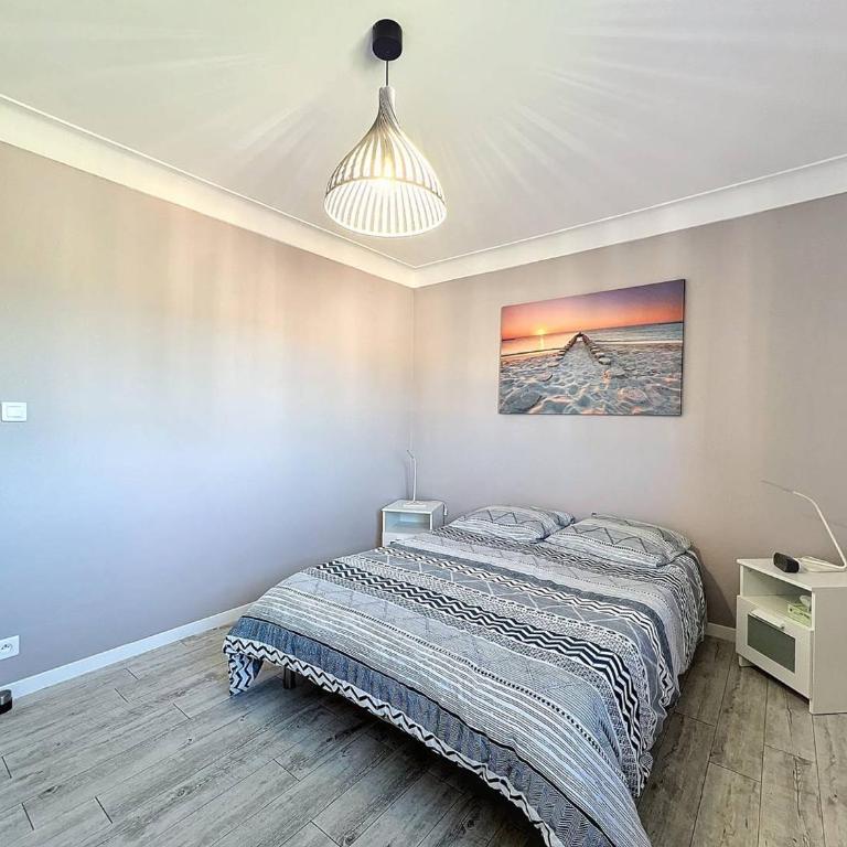 Lumineux T3 climatisé près de la plage des Lecques, avec double terrasse et parking. - FR-1-770-22 - Appartement - 15