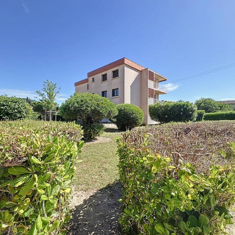 Lumineux T3 climatisé près de la plage des Lecques, avec double terrasse et parking. - FR-1-770-22 - Appartement - 19