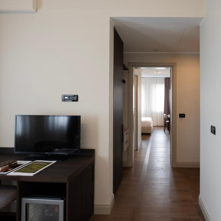 Hotel Carlton - Junior Suite - 6
