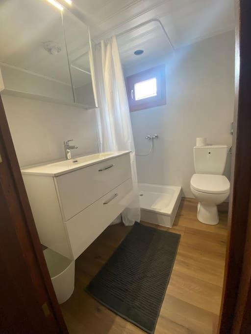 Cozy 2-Bedroom Bungalow - Two-Bedroom House - 21