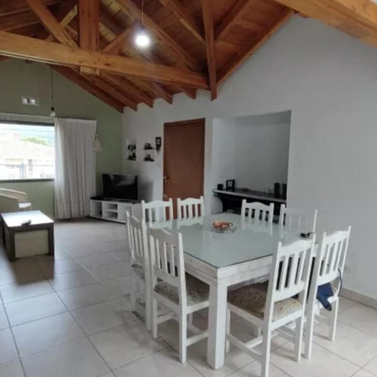 Amplia casa en La Falda - Casa - 4