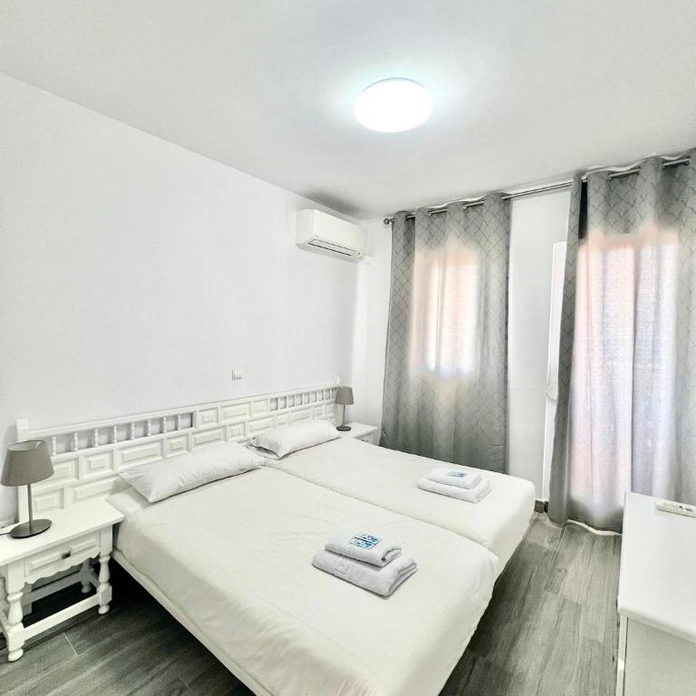 Deluxe Front Sea View Apartment Large Terrace - One-Bedroom Apartment with Sea View and Terrace - 12
