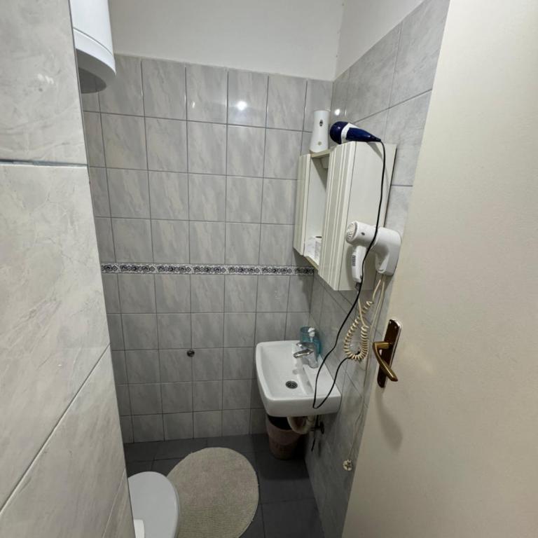 Apartments and rooms Lena - Triple Room with Private Bathroom - 13