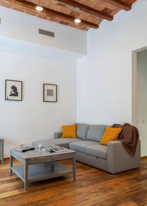 Canela Homes BARCELONA LIGHT - Three-Bedroom Apartment - 8