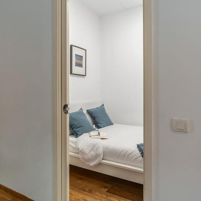 Canela Homes BARCELONA LIGHT - Three-Bedroom Apartment - 11