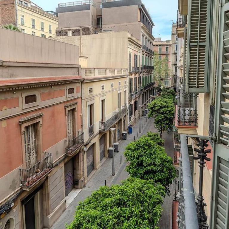 Canela Homes BARCELONA LIGHT - Three-Bedroom Apartment - 20
