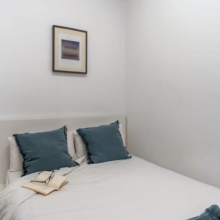 Canela Homes BARCELONA LIGHT - Three-Bedroom Apartment - 36