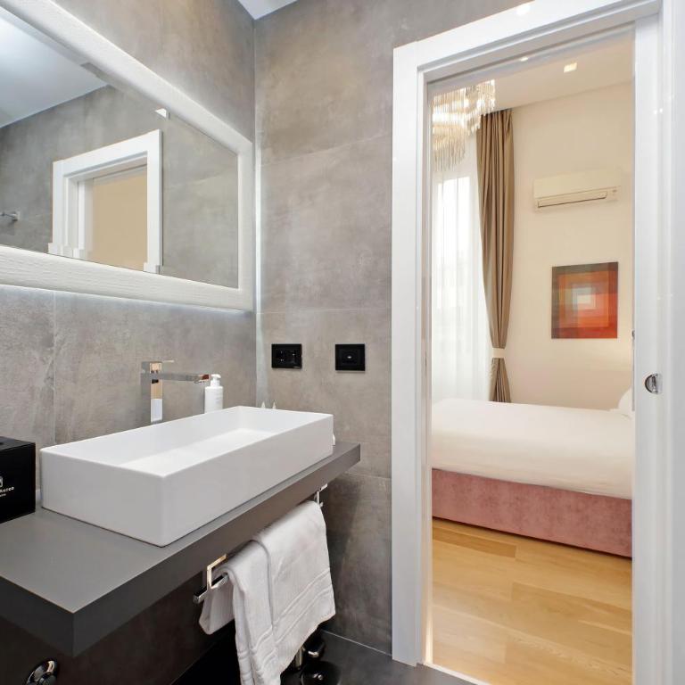 Domus Aurea Luxury Suites - Camera Queen Superior - 4