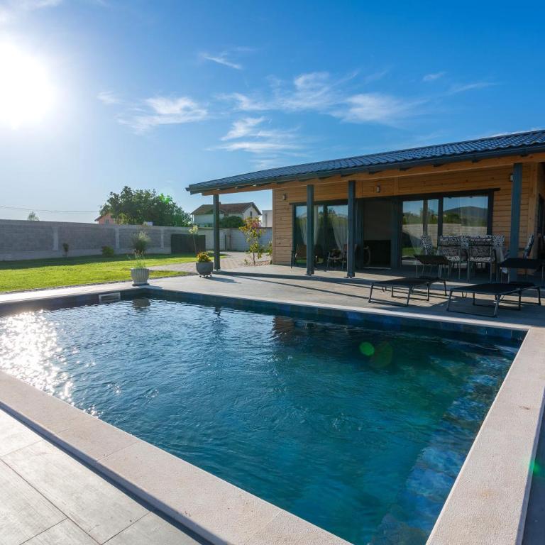 Villa Amelia - Two-Bedroom House - 2