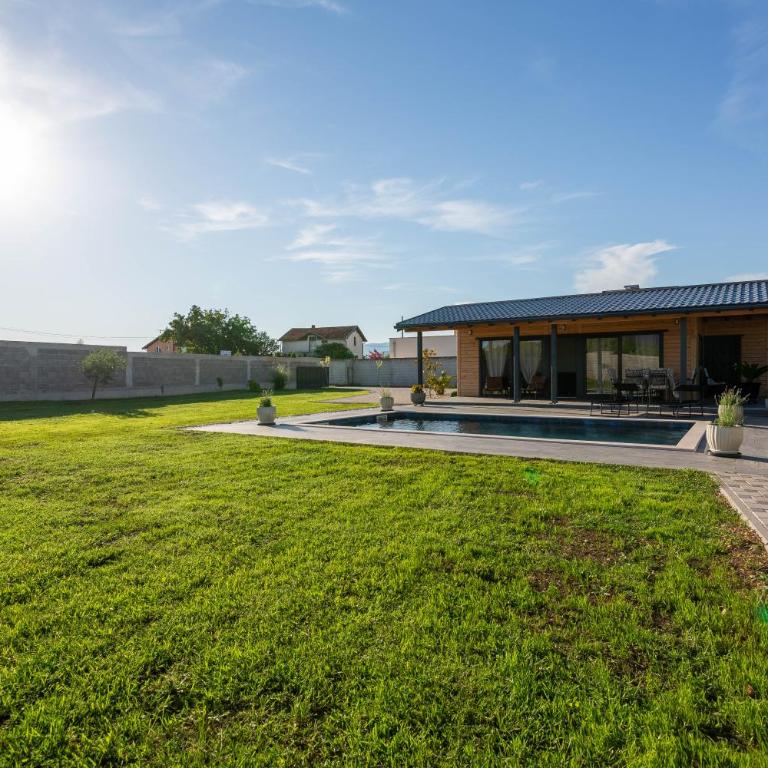 Villa Amelia - Two-Bedroom House - 26