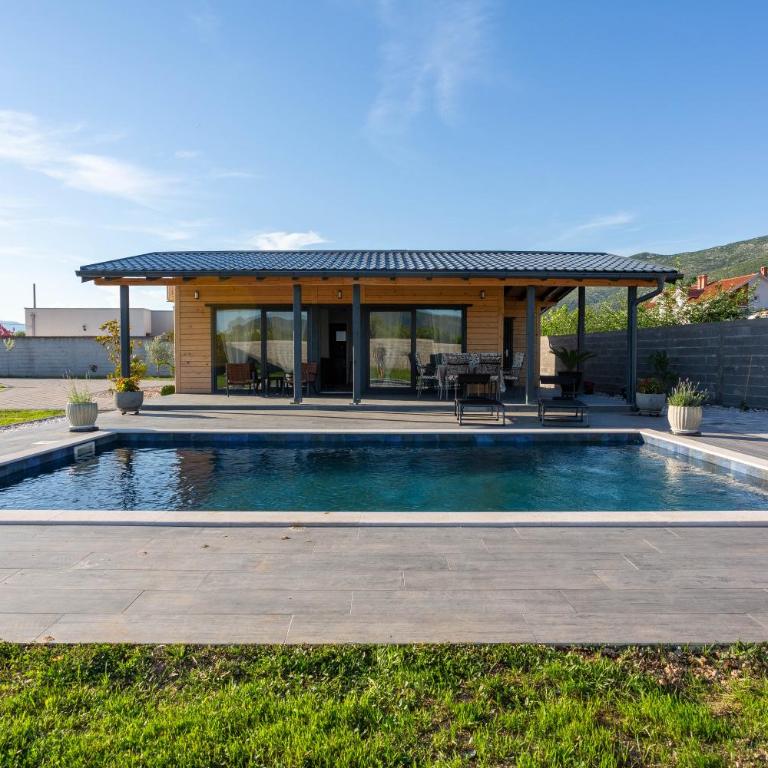 Villa Amelia - Two-Bedroom House - 1