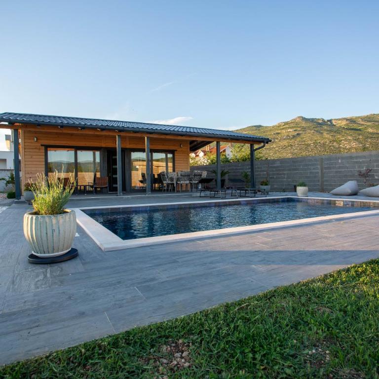 Villa Amelia - Two-Bedroom House - 25