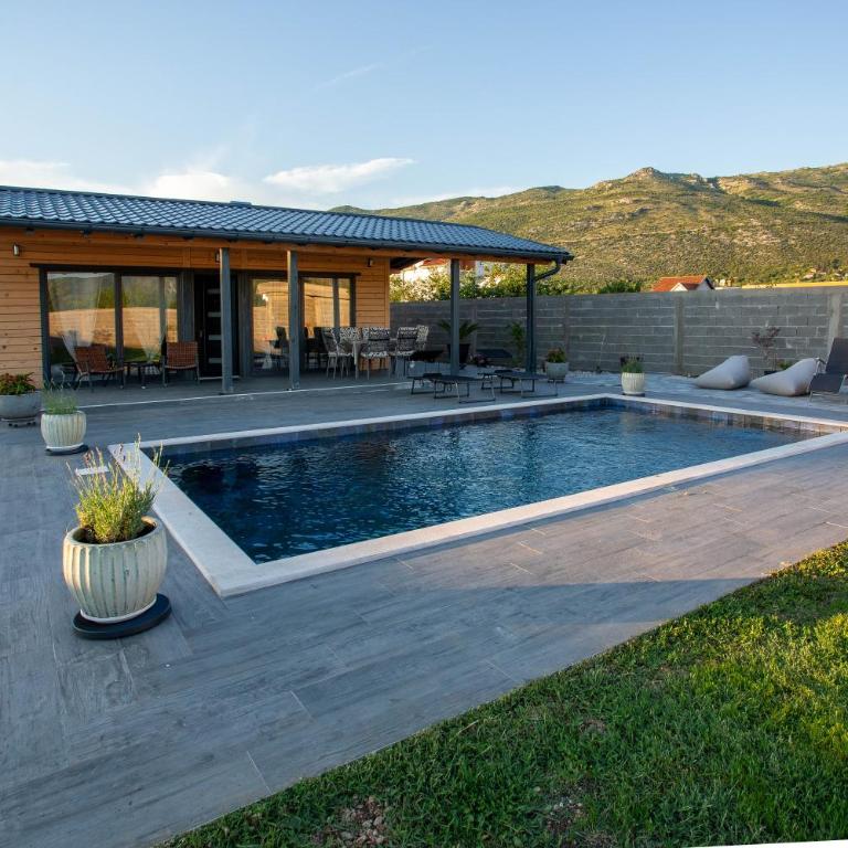 Villa Amelia - Two-Bedroom House - 6
