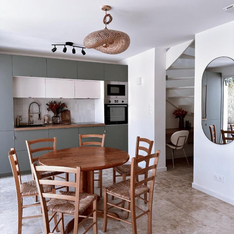 Magnifique villa face au golf avec piscine au sel - Three-Bedroom House - 2
