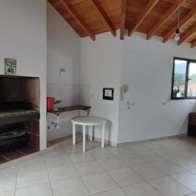 Amplia casa en La Falda - Casa - 11