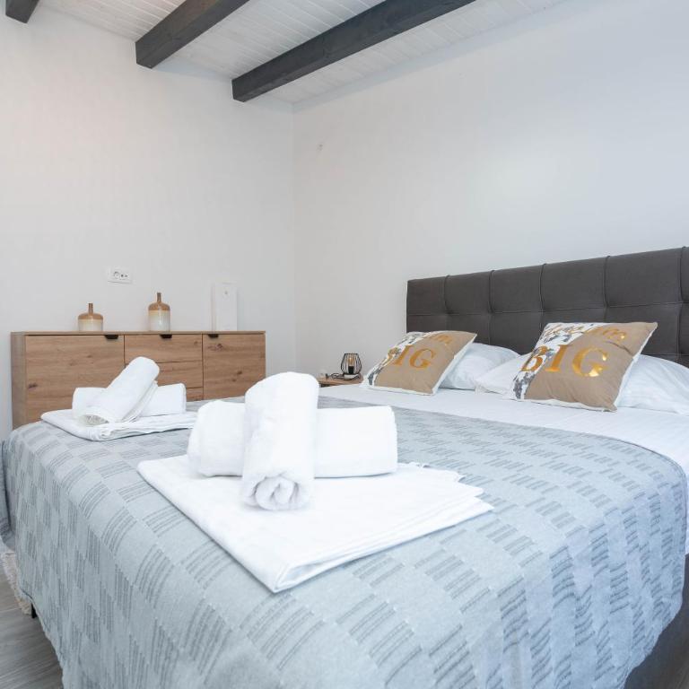 Villa Amelia - Two-Bedroom House - 22