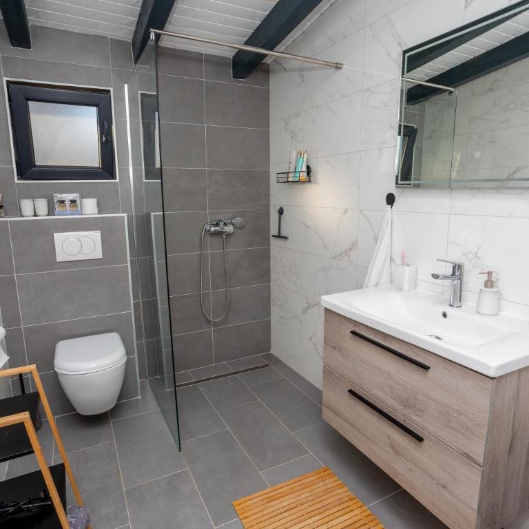 Villa Amelia - Two-Bedroom House - 13