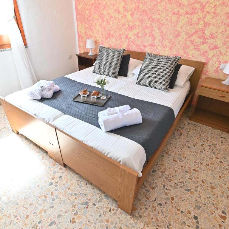IzzHome Central Apartment - Camera Matrimoniale con Bagno Privato - 10