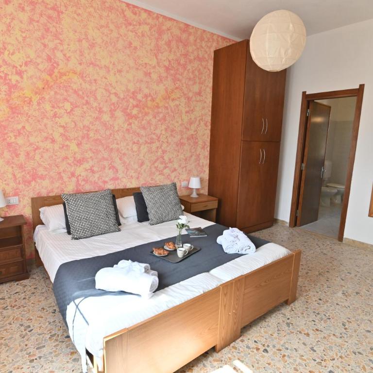 IzzHome Central Apartment - Camera Matrimoniale con Bagno Privato - 8