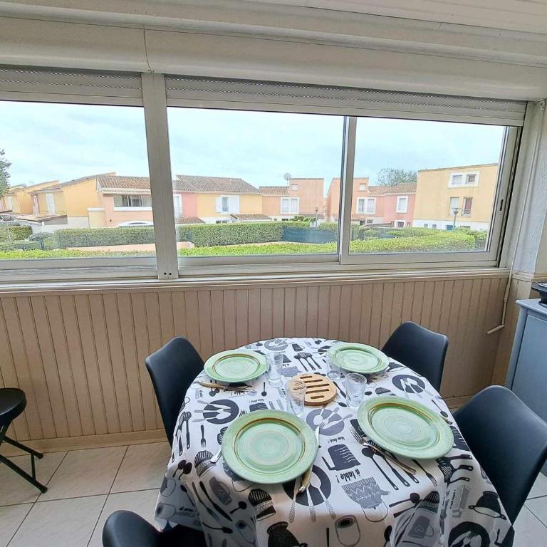 Appartement 2 Pièces avec Piscine, Parking Privé et Proche Plage pour 4 Personnes - FR-1-326-820 - Apartment - 1