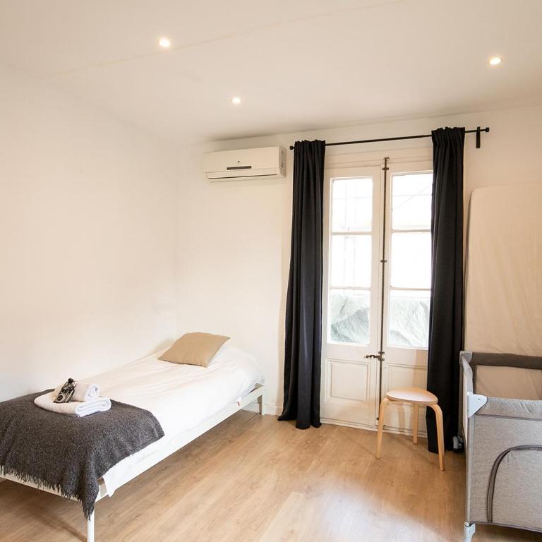 Beautiful apartment with terrace in Barcelona - Two-Bedroom Apartment - 25