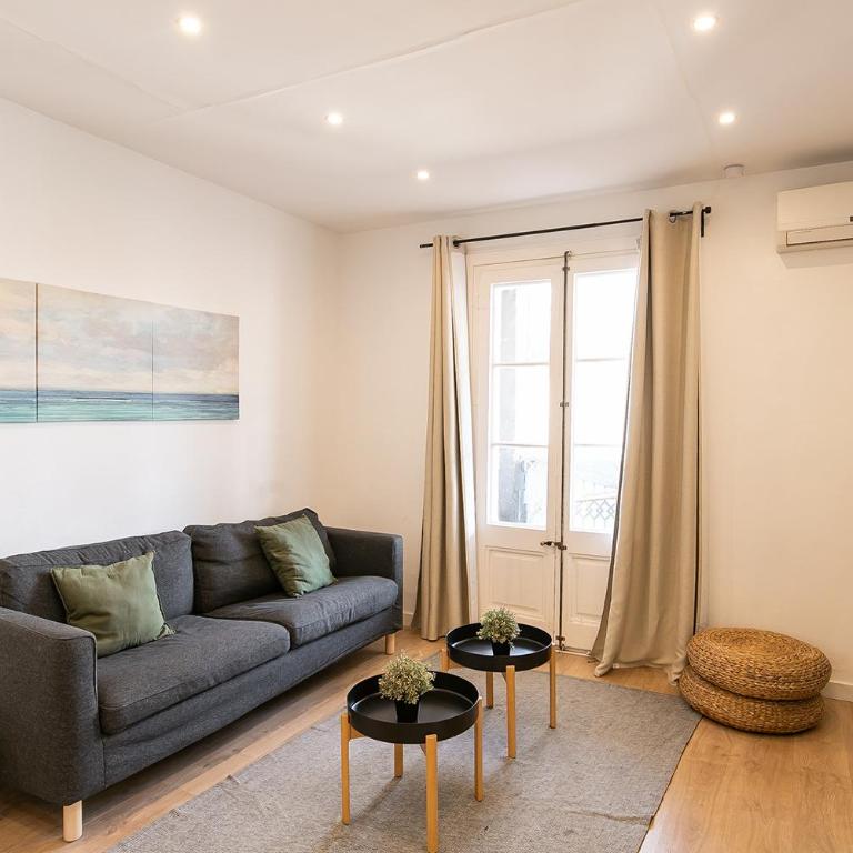 Beautiful apartment with terrace in Barcelona - Two-Bedroom Apartment - 3