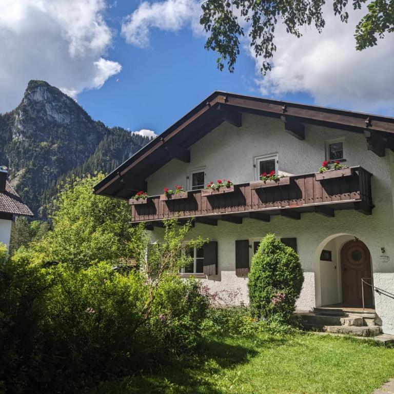 Ferienhaus Valentin in Oberammergau - Superior Villa - 1