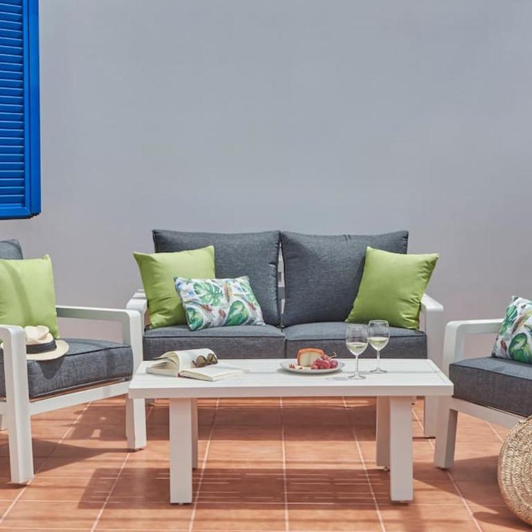 Villa María del Mar 2 Minutes to supermarkets, 10 minutes to Marina Rubicón, Pool, High Speed WiFi - Three-Bedroom House - 9