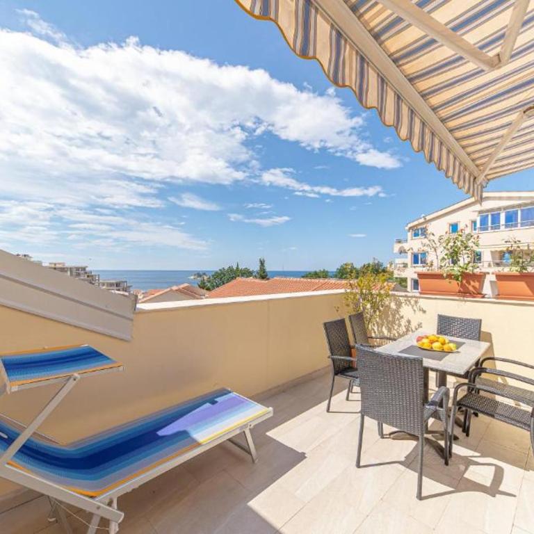 Petrovac Bay Apartments - Three-Bedroom Apartment with Sea View - 3