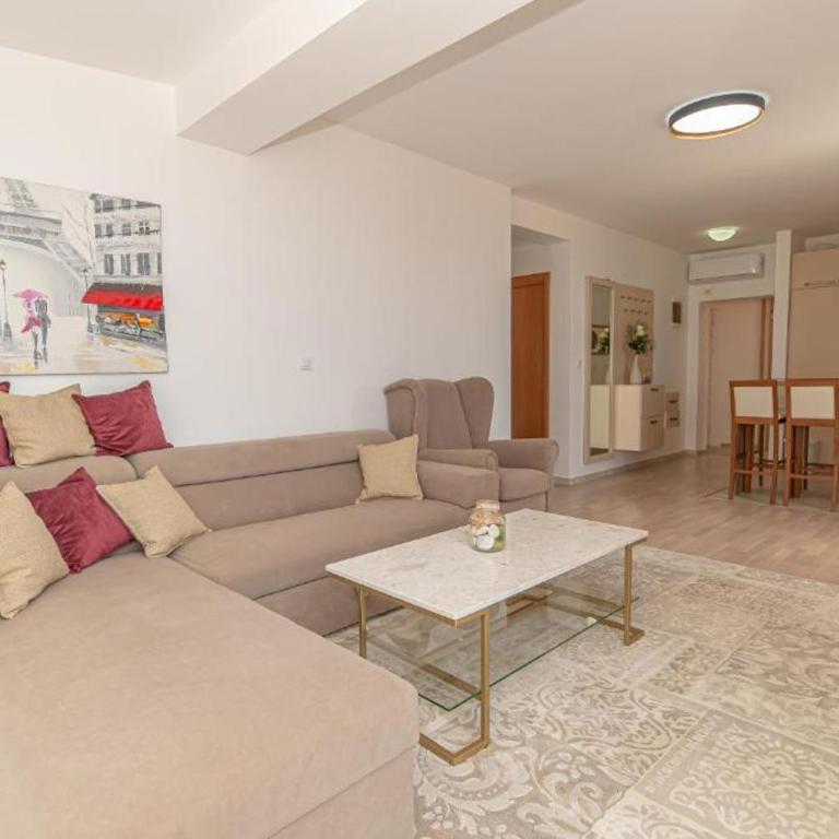 Petrovac Bay Apartments - Three-Bedroom Apartment with Sea View - 8