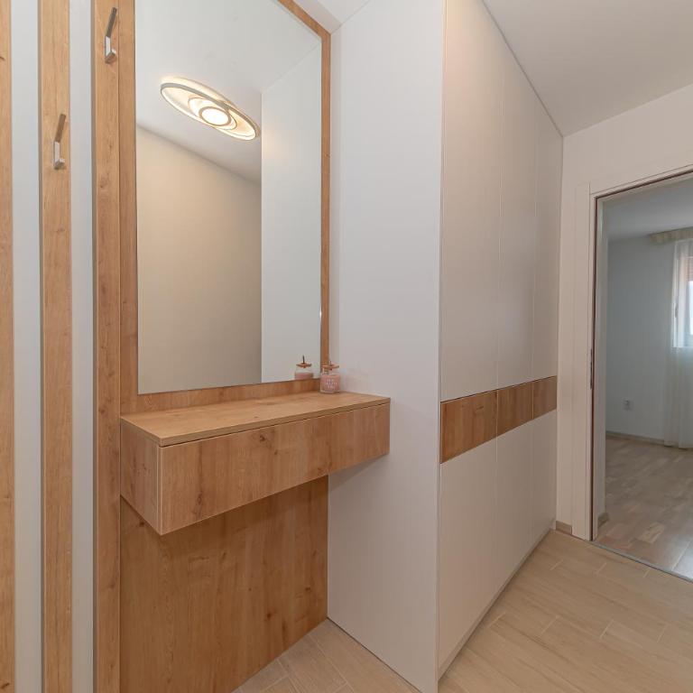 Petrovac Bay Apartments - Three-Bedroom Apartment with Sea View - 16