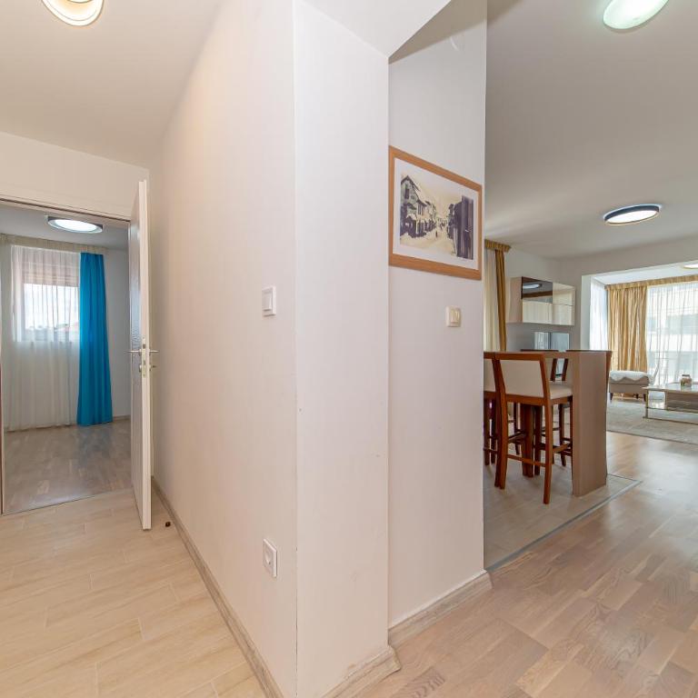 Petrovac Bay Apartments - Three-Bedroom Apartment with Sea View - 17
