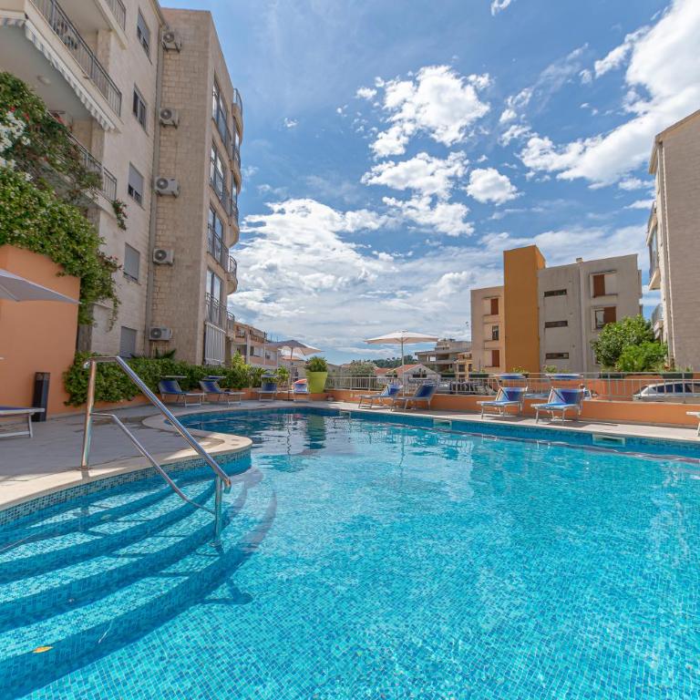 Petrovac Bay Apartments - Three-Bedroom Apartment with Sea View - 21