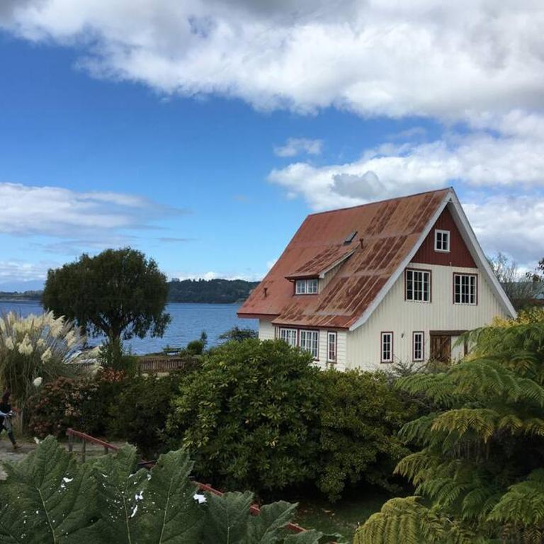 Espectacular Casa Histórica Frente Lago Llanquihue - Four-Bedroom House - 1