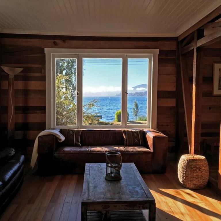 Espectacular Casa Histórica Frente Lago Llanquihue - Four-Bedroom House - 18