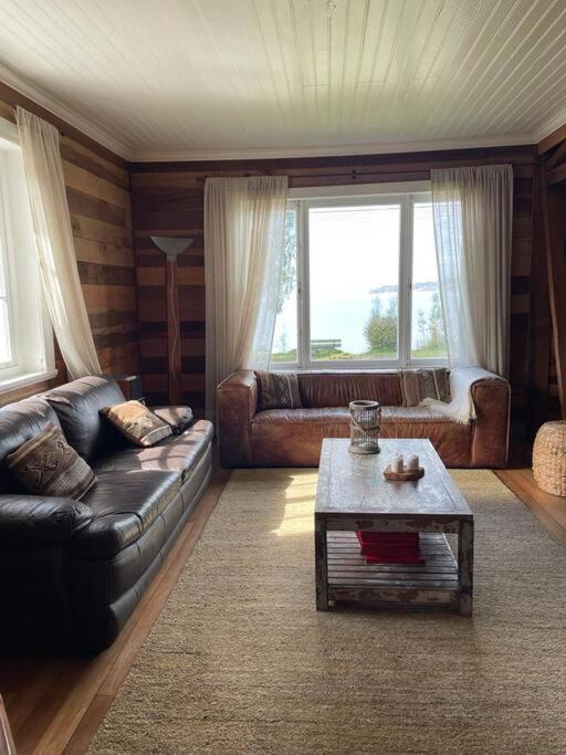 Espectacular Casa Histórica Frente Lago Llanquihue - Four-Bedroom House - 24