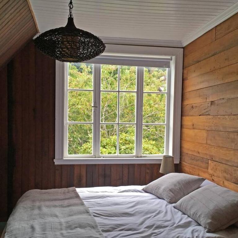 Espectacular Casa Histórica Frente Lago Llanquihue - Four-Bedroom House - 26