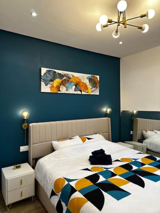 Chic Renovated Home - Nice Libération - Entire 2BR 2BA Apartment or Private Rooms with Private Bathrooms - AC and Garage on request - Appartement 2 Chambres - 32