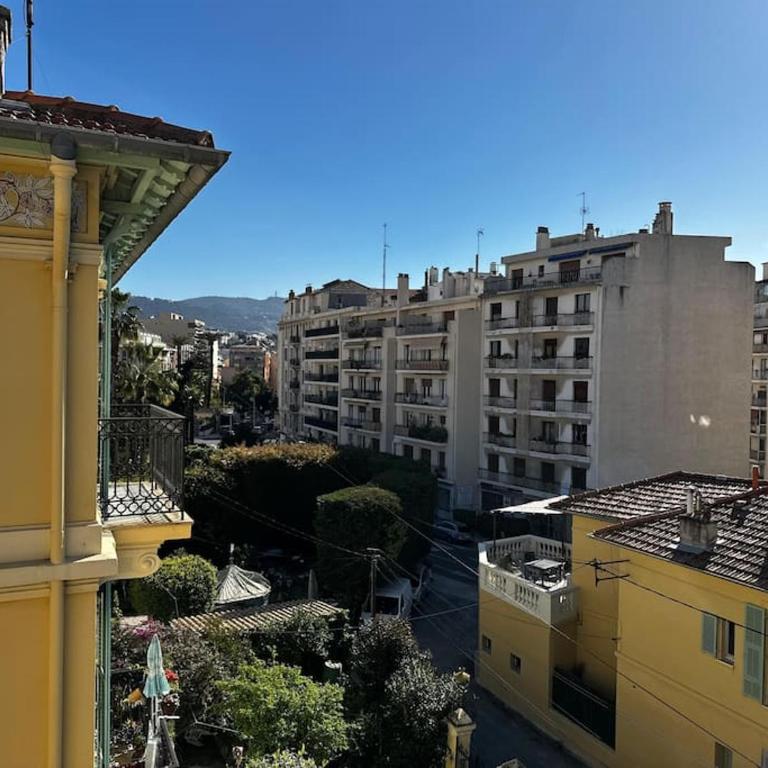 Chic Renovated Home - Nice Libération - Entire 2BR 2BA Apartment or Private Rooms with Private Bathrooms - AC and Garage on request - Appartement 2 Chambres - 40