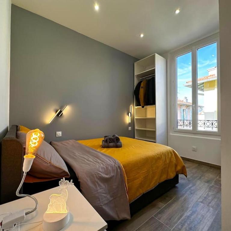 Chic Renovated Home - Nice Libération - Entire 2BR 2BA Apartment or Private Rooms with Private Bathrooms - AC and Garage on request - Appartement 2 Chambres - 25