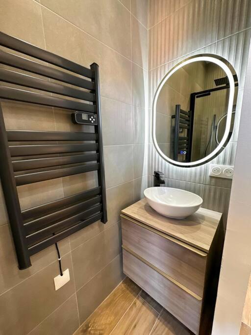 Chic Renovated Home - Nice Libération - Entire 2BR 2BA Apartment or Private Rooms with Private Bathrooms - AC and Garage on request - Appartement 2 Chambres - 26