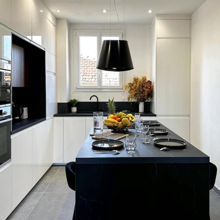Chic Renovated Home - Nice Libération - Entire 2BR 2BA Apartment or Private Rooms with Private Bathrooms - AC and Garage on request - Appartement 2 Chambres - 23