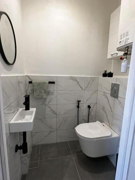 Chic Renovated Home - Nice Libération - Entire 2BR 2BA Apartment or Private Rooms with Private Bathrooms - AC and Garage on request - Appartement 2 Chambres - 44