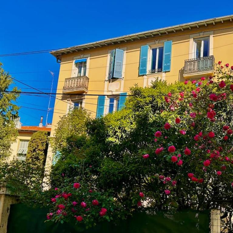 Chic Renovated Home - Nice Libération - Entire 2BR 2BA Apartment or Private Rooms with Private Bathrooms - AC and Garage on request - Appartement 2 Chambres - 6