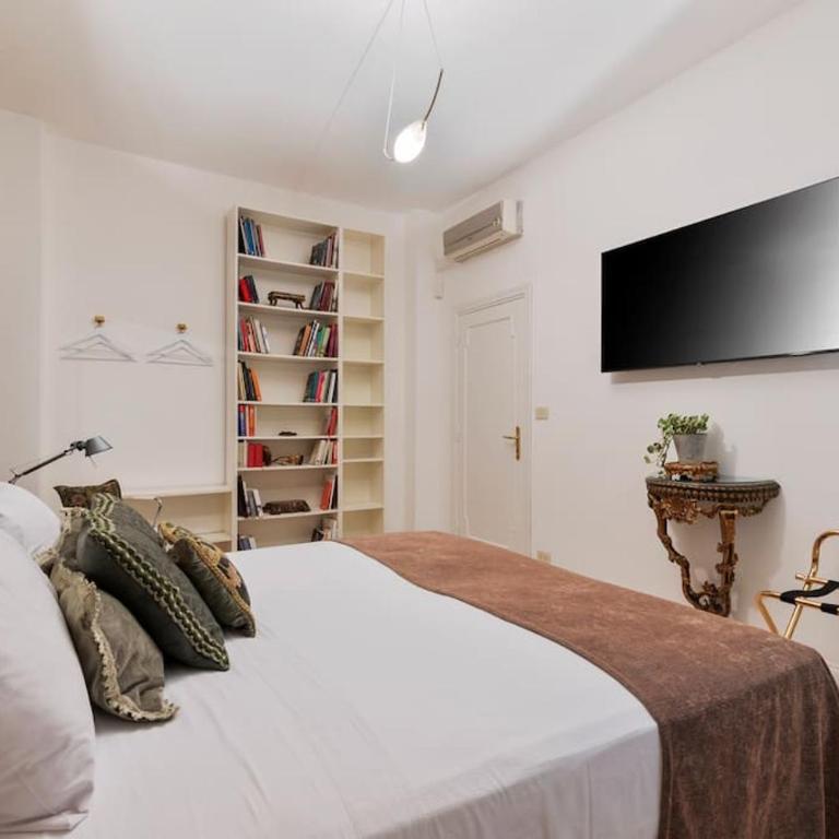 Luxurious home of the antiquarian at Spanish Steps - Appartamento Superior con 2 Camere da Letto - 9