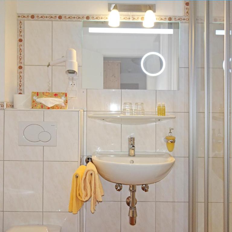 Staudacher Hof-Das Romantische Haus - Standard Doppelzimmer mit Seeblick - 7